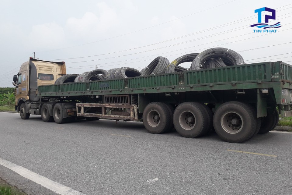 Chi phí thuê xe vận chuyển hàng đi Hà Nội thường phụ thuộc vào nhiều yếu tố khác nhau