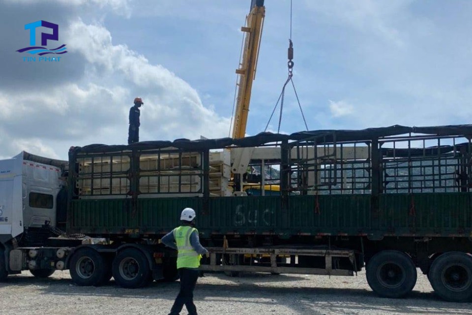 Phương tiện vận chuyển hàng đi Bình Phước