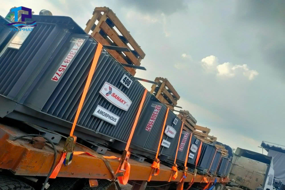 Vận tải Tín Phát có nhiều năm kinh nghiệm trong lĩnh vực vận chuyển và nổi bật với dịch vụ chất lượng cao, giá cả hợp lý cùng đội ngũ nhân viên chuyên nghiệp