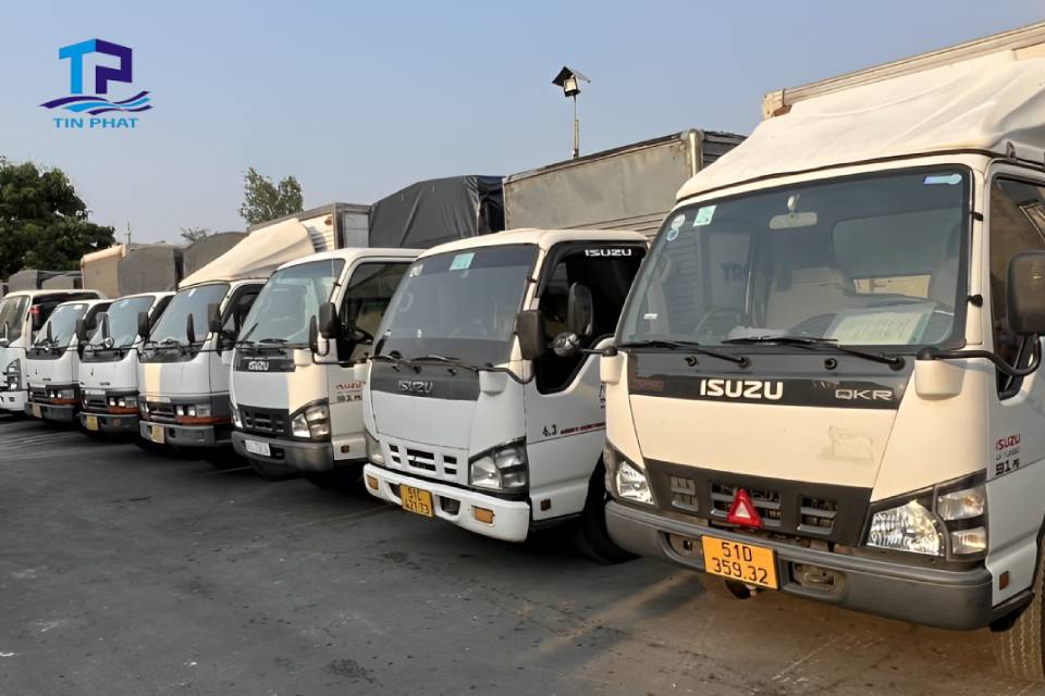 Dịch vụ cho thuê xe tải chở hàng được thiết kế để đáp ứng nhu cầu vận chuyển hàng hóa một cách nhanh chóng và hiệu quả