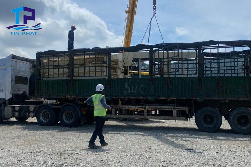 Cho thuê xe đầu kéo vận chuyển hàng siêu trọng