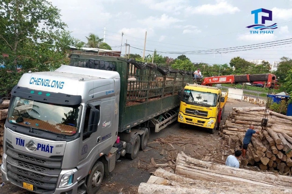 Với đội ngũ phương tiện phong phú, chúng tôi có khả năng vận chuyển nhiều loại hàng hóa khác nhau, từ hàng nhẹ đến hàng nặng.
