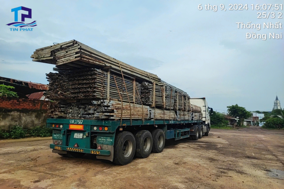 Dịch vụ bốc xếp tại chành xe hỗ trợ nâng đỡ và vận chuyển hàng hóa lên xe tải hoặc container