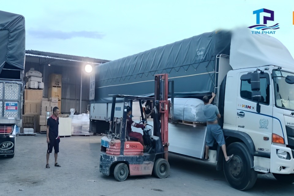 Liên hệ Vận tải Tín Phát ngay để được tư vấn và báo giá chi tiết.