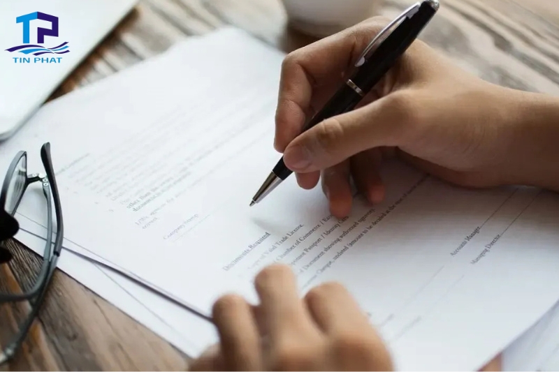 Ký kết hợp đồng thuê xe tải bằng văn bản giúp bảo vệ quyền lợi tốt hơn và dễ xử lý khi phát sinh tranh chấp. Ký kết hợp đồng thuê xe tải bằng văn bản giúp bảo vệ quyền lợi tốt hơn và dễ xử lý khi phát sinh tranh chấp.
