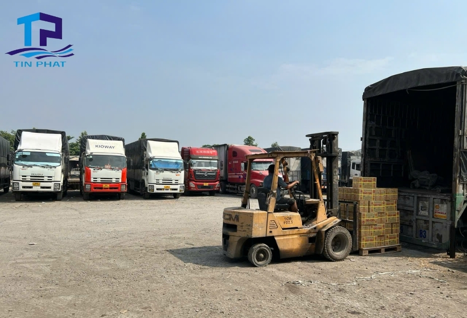 Xe tải chở hàng Quận Thanh Xuân đáp ứng được đa dạng nhu cầu vận chuyển, từ hàng lẻ đến hàng cồng kềnh Xe tải chở hàng Quận Thanh Xuân đáp ứng được đa dạng nhu cầu vận chuyển, từ hàng lẻ đến hàng cồng kềnh